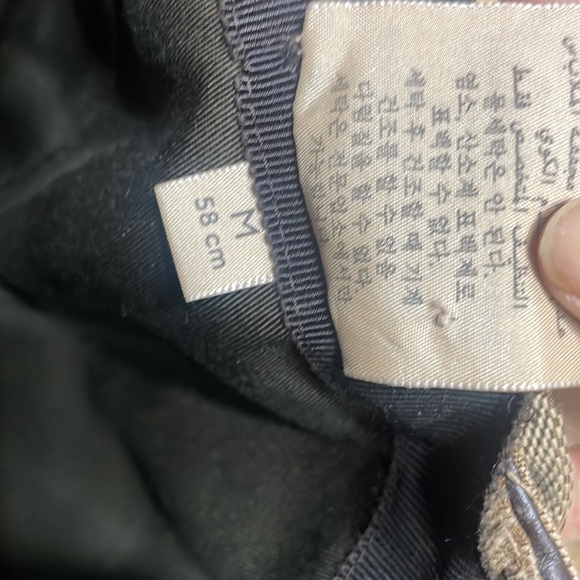 Gucci hat with adjustable strap - Picture 5 of 5